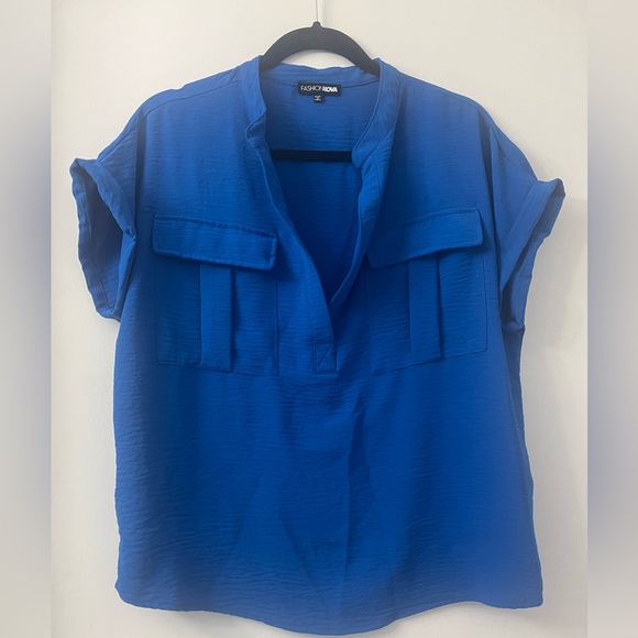 Oversized Blouse in blue from Fashion Nova v-neck t shirt in medium. - Picture 3 of 8